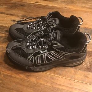 Teva hiking shoes 🥾